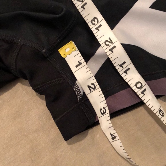 Under Armor shortie shorts. Black, Gray, white Lrg - Picture 6 of 8